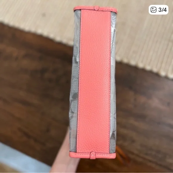 NWT Coach Coral Wristlet - Picture 4 of 4